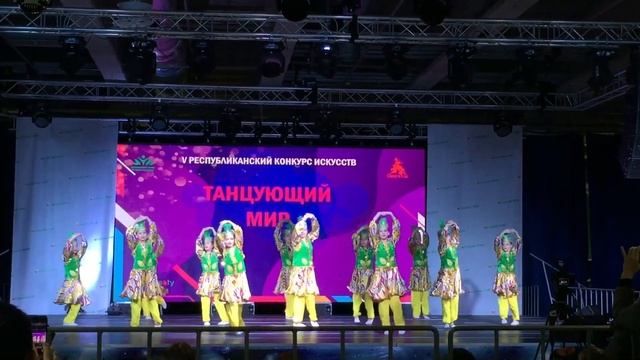 Танец «Андижанская Полька» Танцевальная Студия «АйЖан» 1 средняя группа смотреть онлайн