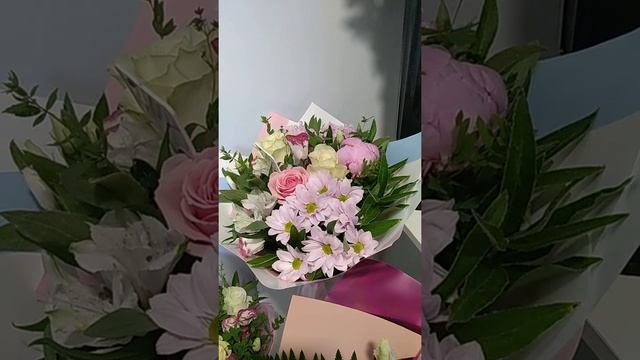 Букет из кустовых хризантем, роз, пионов. смотреть онлайн
