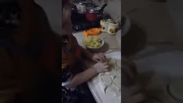 Быстрый способ лепить пирожки смотреть онлайн