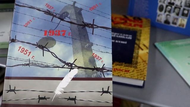 У книжной выставки.Независимость: этапы большого пути. смотреть онлайн