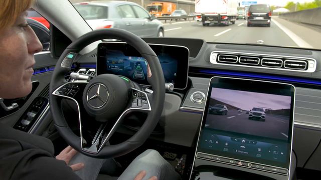 Mercedes-Benz S-Class with DRIVE PILOT - driving footage in Berlin смотреть онлайн