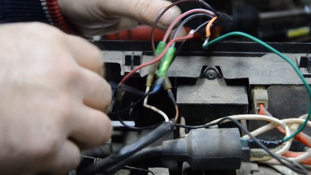 Бензо Генератор 2т Е 950 нема іскри!Підключаєм комутатор від Ямахи до генератора! смотреть онлайн