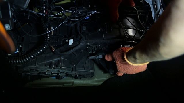 Kā Nomainīt Salona Ventilators SKODA OCTAVIA 2 1Z3 Hatchback [PAMĀCĪBA AUTODOC]