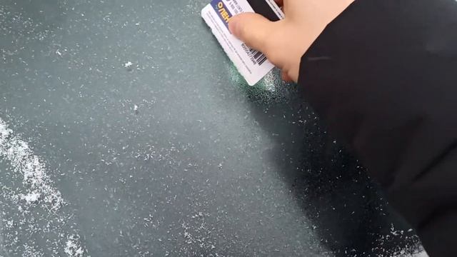 Убираем лёд с лобового стекла автомобиля. Авто лайфхак. смотреть онлайн