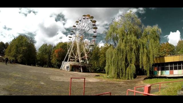 Abandoned Amusement Park & Ferris Wheel in Elektrenai Lithuania смотреть онлайн