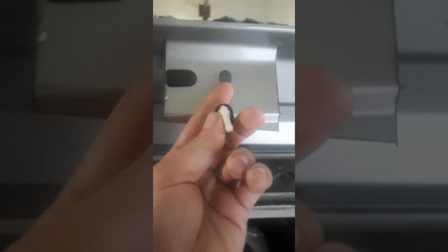 Renault Sandero Stepway2 как снять форсунку омывателя двери багажника смотреть онлайн