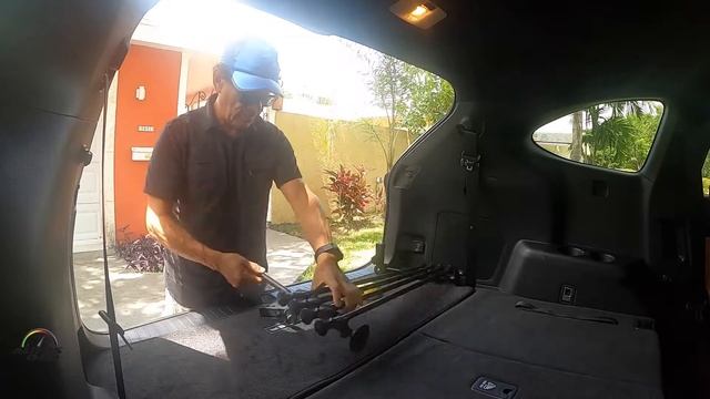 Barrera de protección JoyTutus para mascotas en un SUV смотреть онлайн