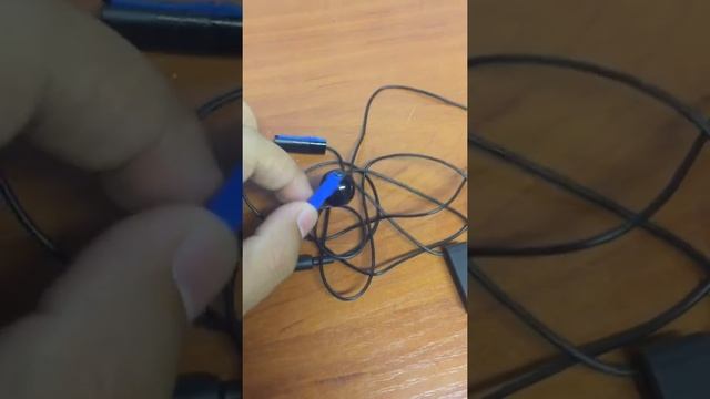 Наушники от Sony PlayStation 4 в комплекте почему одну ухо? смотреть онлайн