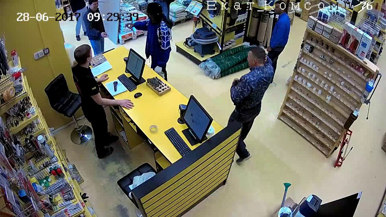 Случай в магазине. Танцующий Покупатель Екатеринбург смотреть онлайн