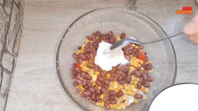 Салат с фасолью, колбасой, кукурузой и помидорами смотреть онлайн