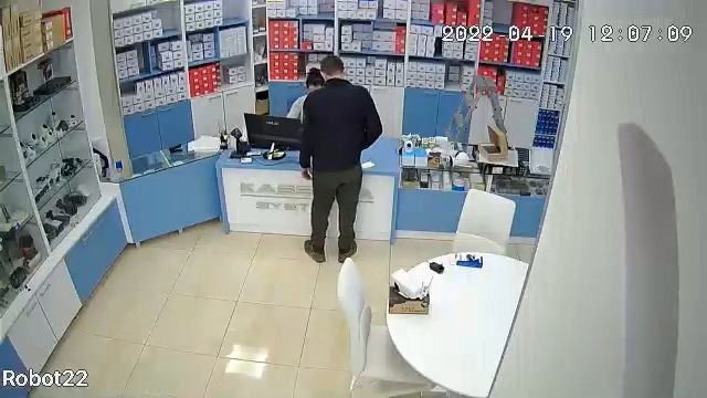 Autotracking WiFi камера с микрофон и проследяване на движението смотреть онлайн