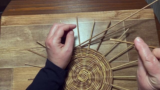 КРЫШКА с двумя выемками под ручку для корзинки в стиле Джейн Биркин - Вариант плетения крышки. смотреть онлайн