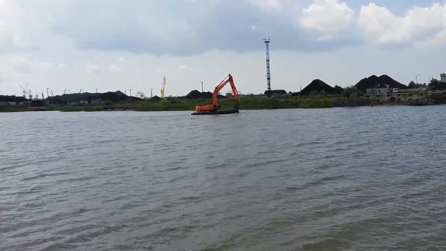 Плавающий экскаватор!!!!! смотреть онлайн