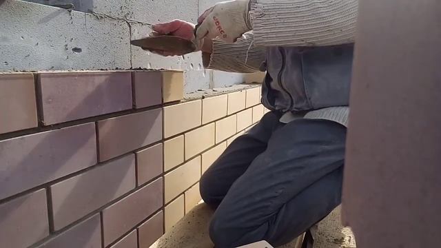 Кладу облицовку под рейку