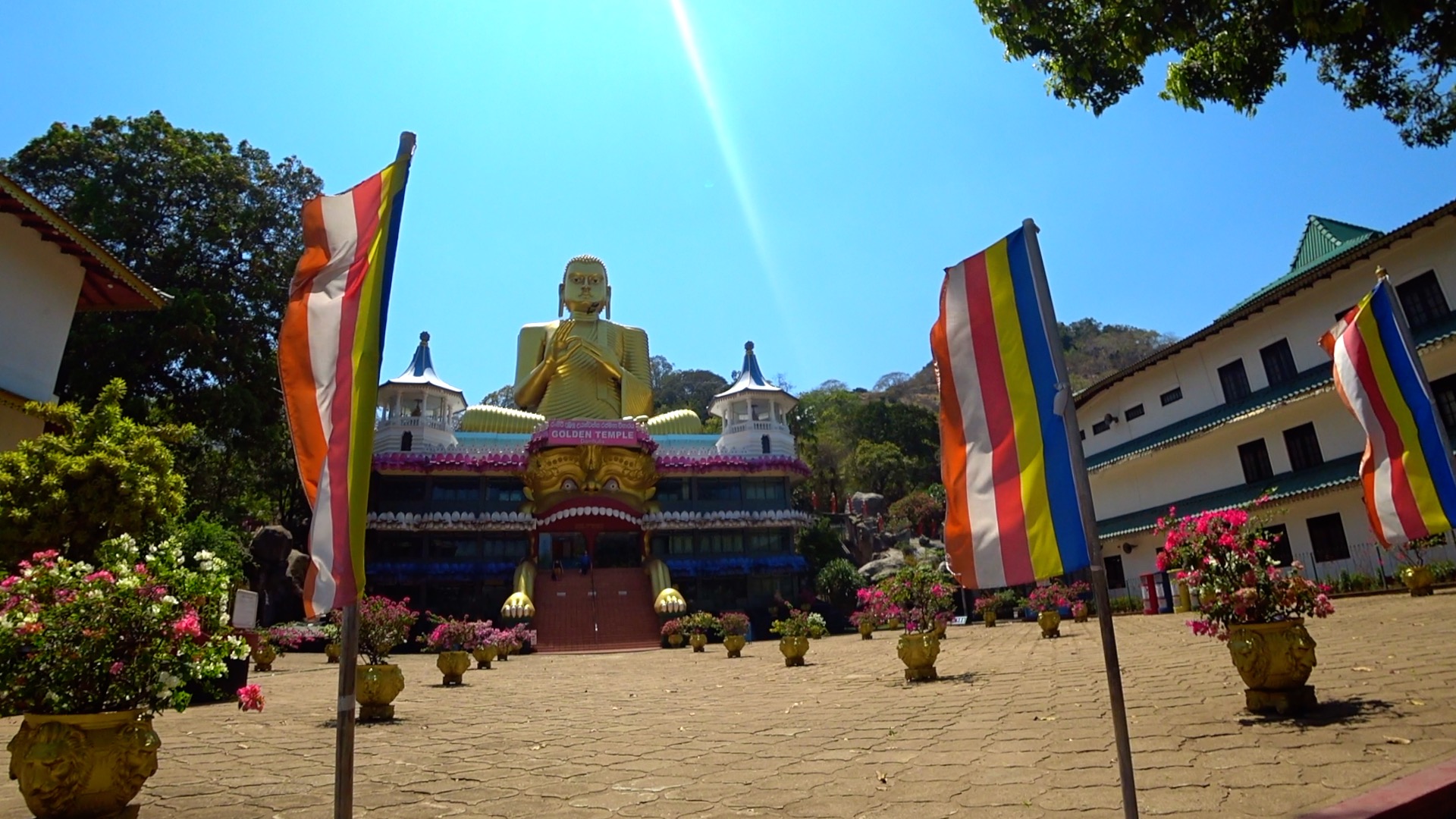 Золотой и Пещерный храмы в Дамбулле, Шри-Ланка смотреть онлайн