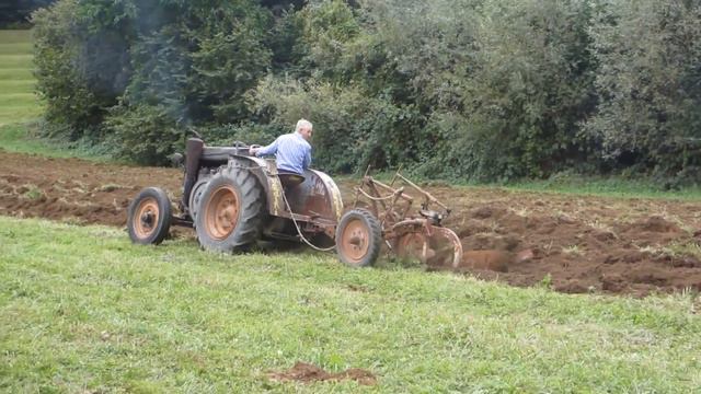 Aratura con trattore landini testacalda - plowing with antique tractor Landini hothead смотреть онлайн
