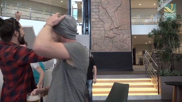 Veja a surpresa que um hotel preparou para Voxx Club quando chegou em Blumenau смотреть онлайн