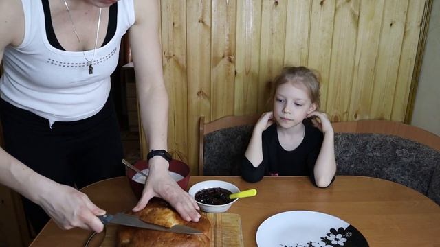 ТОРТ С ВИШНЕВЫМ ВАРЕНЬЕМ. смотреть онлайн