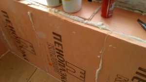 На холоде и ветру утепляем балкон с нуля. Остекление и обшивка ламинатом. Вид снаружи.