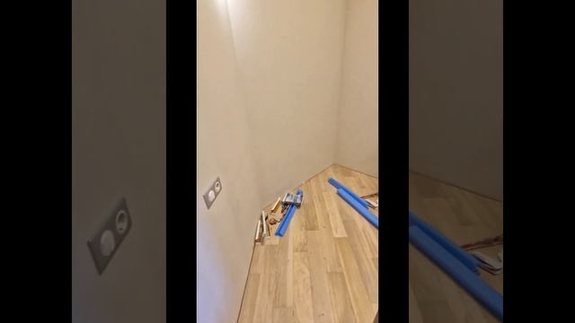 Раздвижная зеркальная дверь в гардеробной комнате смотреть онлайн