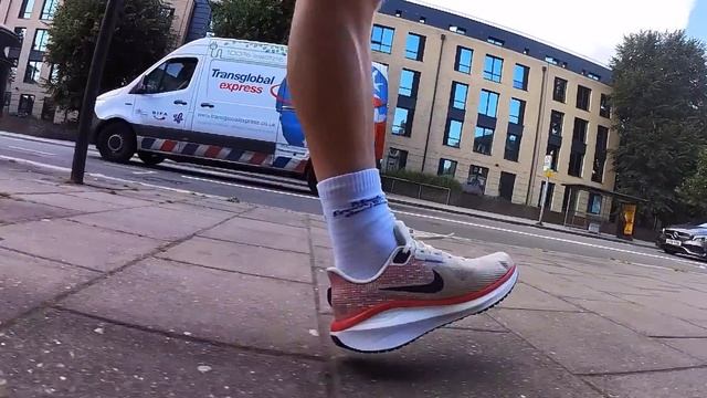 Nike Vomero 17 First Run Review: First impressions of Nike's ZoomX-toting easy miler смотреть онлайн