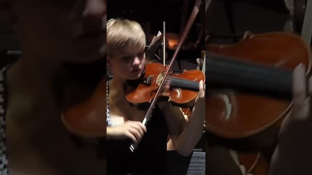 Vivaldi's Summer played by a talented young Polish Violinist смотреть онлайн