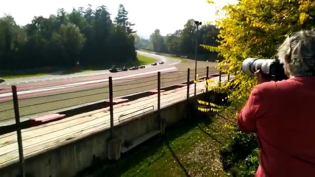 Michael Mann all'autodromo di Imola per il film su Enzo Ferrari смотреть онлайн