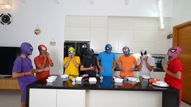 8 COLOR SUPERHERO In 1 House || Hey All Spider-Man , Go To Trainning Nerf Gun !!! смотреть онлайн