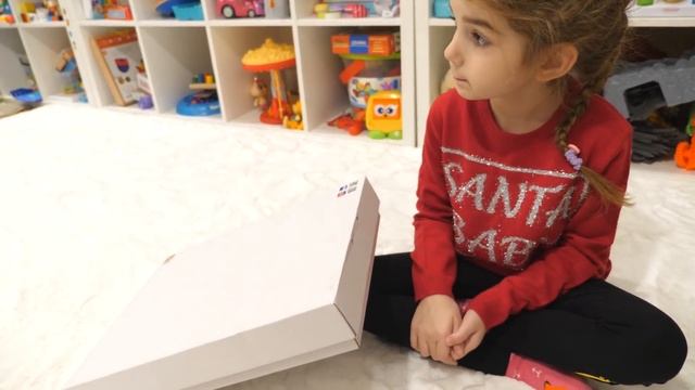 VLOG Распаковываем крутые адвент календари смотреть онлайн