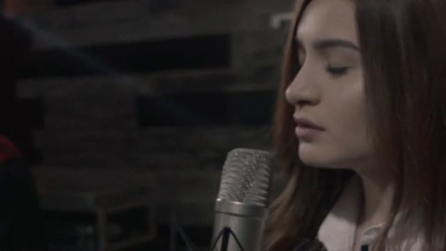 Falling Into You - Hillsong Young & Free Fingerstyle - Bryan Figueroa Ft. Kimberly Lopez (Cover) смотреть онлайн
