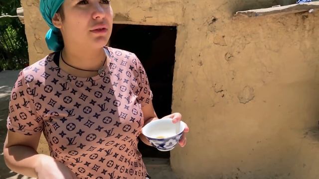 Uzbekistan. Самый древний  кишлак Ухум. Jizzax. Варенье из тутовника .