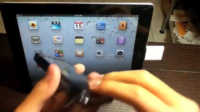 Sony Bloggie Touch with Apple iPad смотреть онлайн