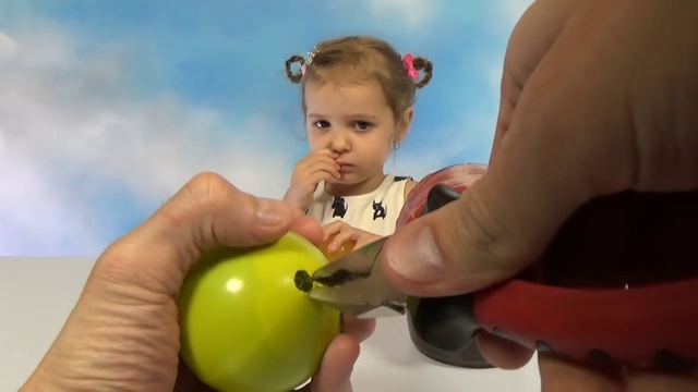 Желейные прыгучие шары делаем сами из фруктового желе Giant Gummy balls смотреть онлайн