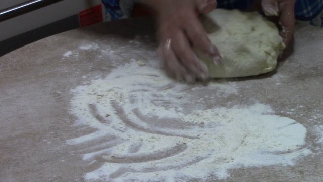 Как я пекла творожники.mp4