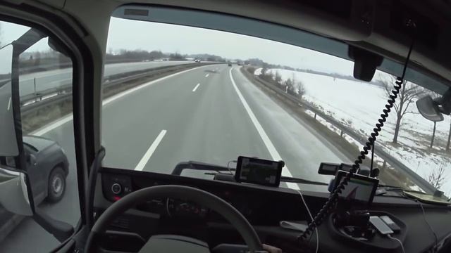 О чём в Германии дальнобойщики говорят по рации. Респект и уважуха, Вася...!!! смотреть онлайн