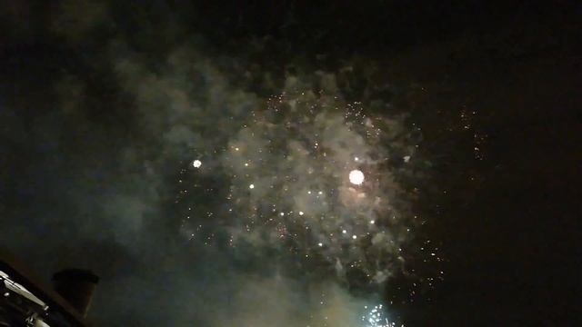 Салют на Красной площади - день города 870 лет Москве смотреть онлайн