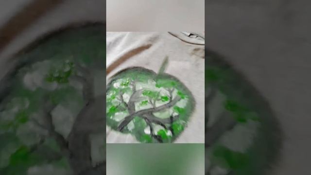 РИСУЮ АКРИЛОМ ПО ФУТБОЛКЕ В ПЕРВЫЙ РАЗ, было сложнее, чем по бумаге и я не знаю, насчёт стирки ? смотреть онлайн
