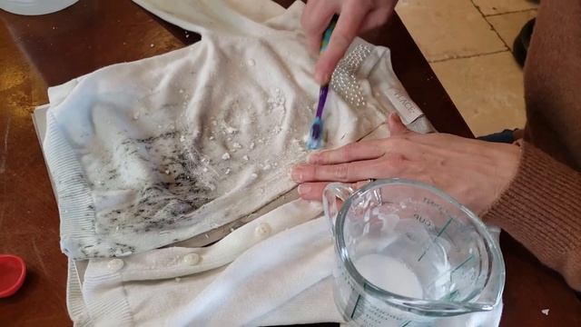 THE SECRET to getting DIRT STAINS off a white SWEATER! смотреть онлайн