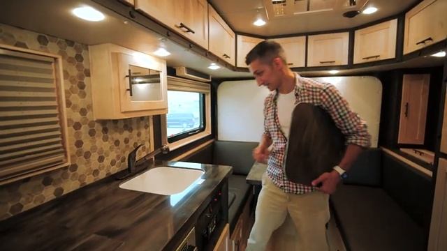 Дальнобойщики США и ДВОРЦЫ на колесах! смотреть онлайн