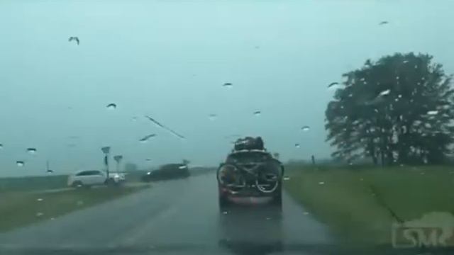 молния ударила в машину