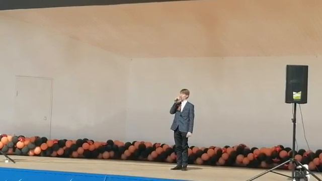 ПЕСНЯ РУССКИЙ ПАРЕНЬ смотреть онлайн