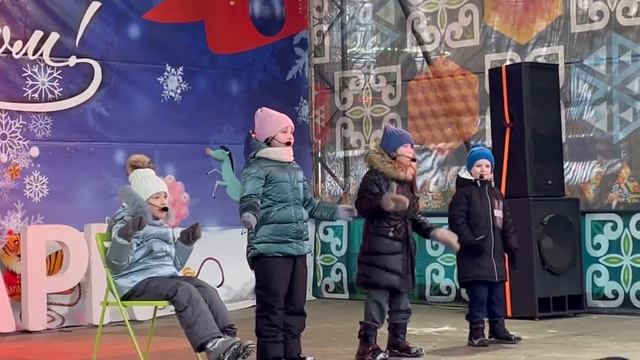 #паркгагарина #аниматоры #зимнеенастроение #зима #зимниезабавы #дедмороз #дедморозиснегурочка #ёлка смотреть онлайн