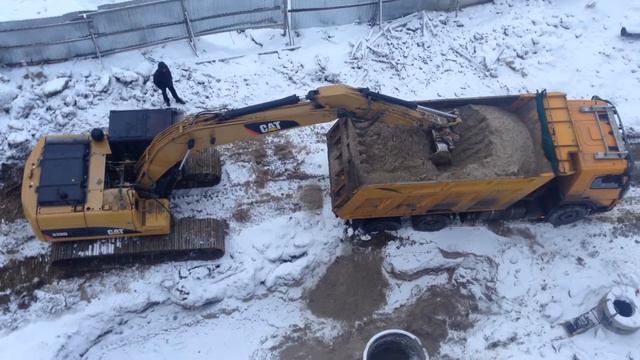 Гусеничный экскаватор CAT 320 D смотреть онлайн