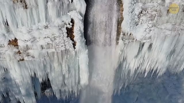 A Huge Hole in the Lake Hides an Underwater Town смотреть онлайн