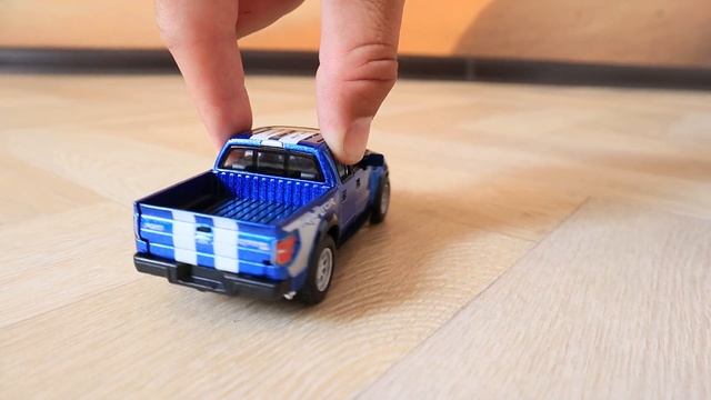 toy cars. Показываем машинки. We show the cars. #toycars #машинки #игрушечныемашинки смотреть онлайн