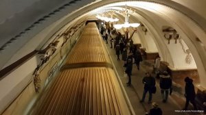 Поезд «Русич» прибывает на станцию «Арбатская» (АПЛ)