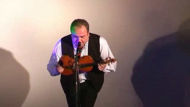 В. Іванцов (баян),  В. Волощук (скрипка), 