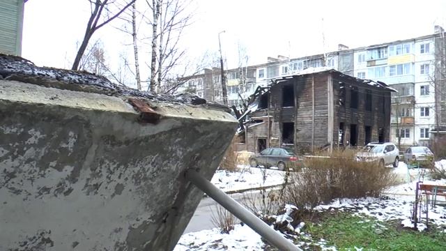 Козырек упал