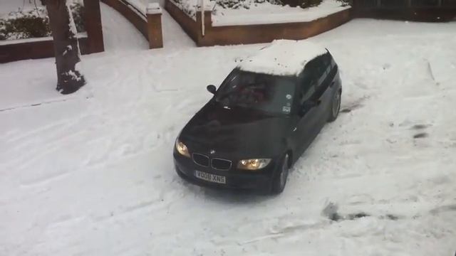 Na co dva chlapi, když to zvládne žena sama смотреть онлайн