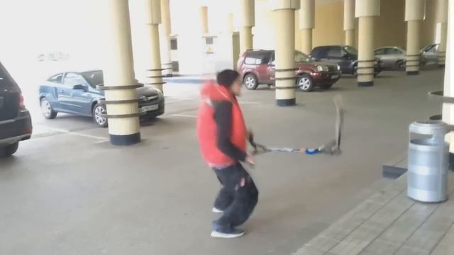 Slava Chilli - ТРЮКИ НА САМОКАТЕ ( ТИПИЧНЫЙ ДЕНЬ СЛАВЫ ) смотреть онлайн